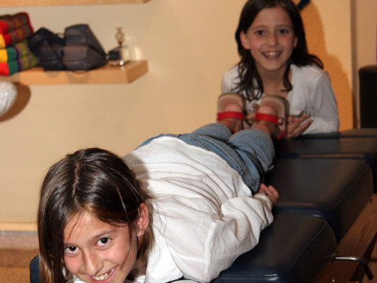 80% de los recien nacidos presentan daños en la columna