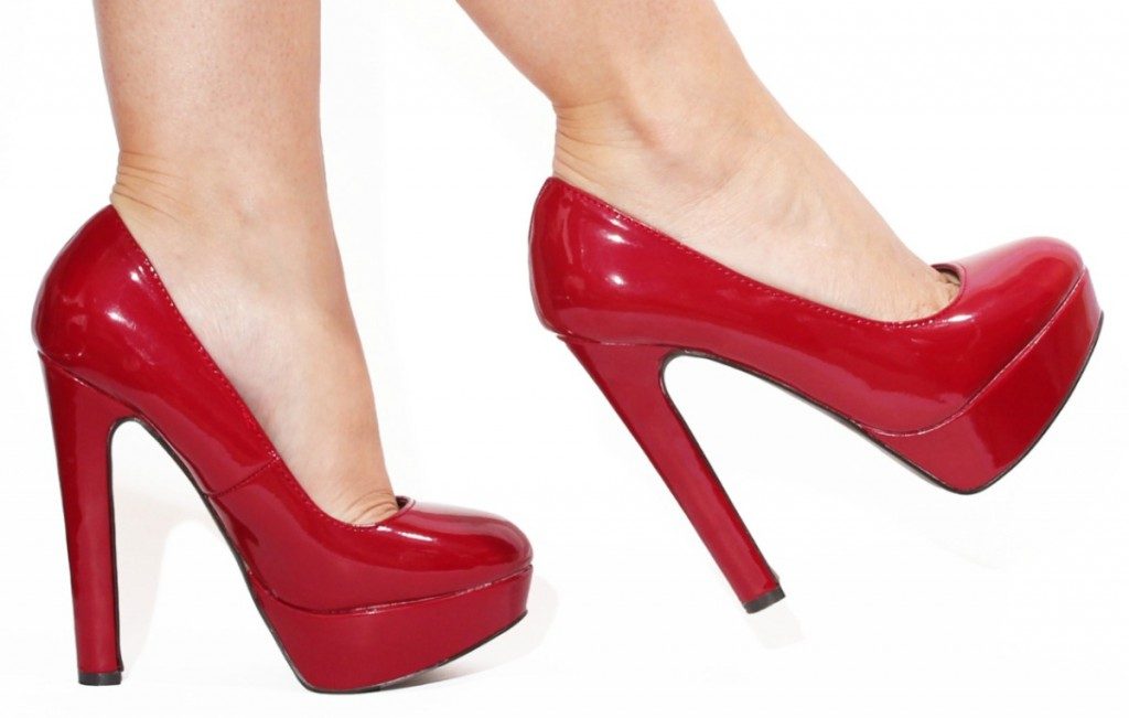 Llevar zapatos de tacón